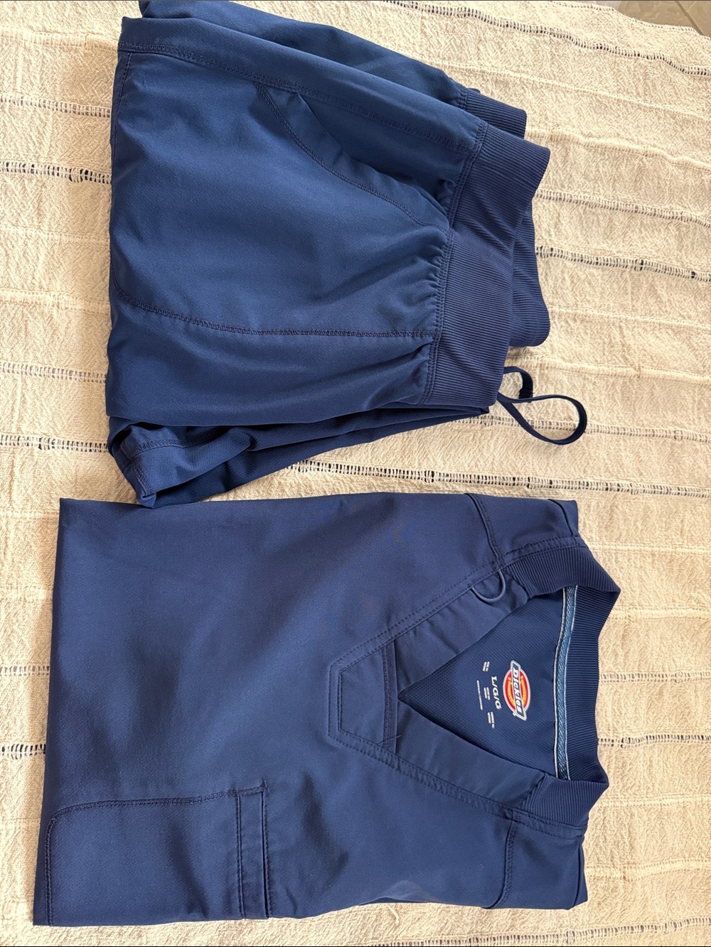 Dickies Navy Men’s Scrubs & Joggers Set